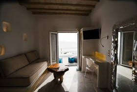 Flaskos Suites