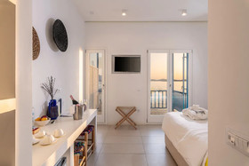 Bluetopia Suites