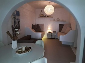 Helen House Minimal Perfection