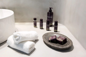 Jonaz Rooms & Suites