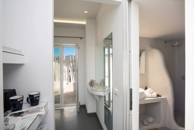 Jonaz Rooms & Suites
