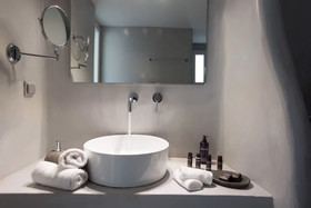 Jonaz Rooms & Suites