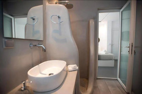 Jonaz Rooms & Suites