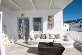 Jonaz Rooms & Suites