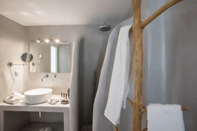 Jonaz Rooms & Suites