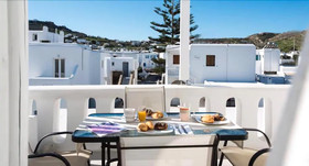 Jonaz Rooms & Suites