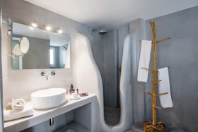 Jonaz Rooms & Suites