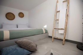 Jonaz Rooms & Suites