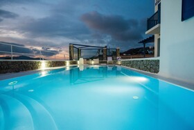 Mykonos Pro Care Suites