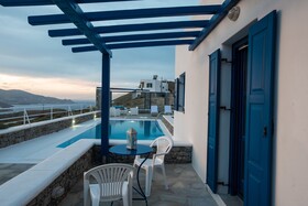 Mykonos Pro Care Suites