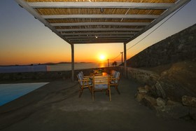 Nikoi Villas