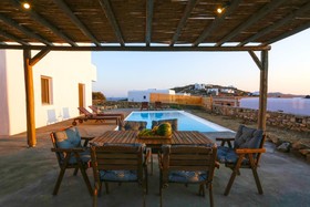 Nikoi Villas