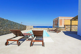Nikoi Villas