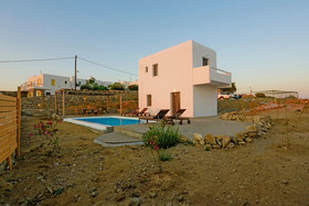 Nikoi Villas