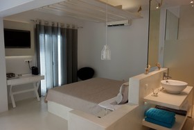 Myconian Sunrise Relais & Chateaux Hotel