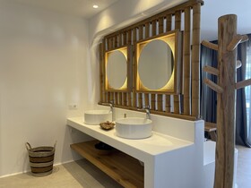 Sunset Hill Suites
