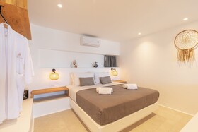 Sunset Hill Suites