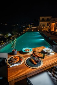 Super Paradise Suites
