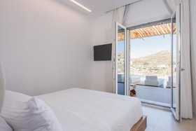 Super Paradise Suites