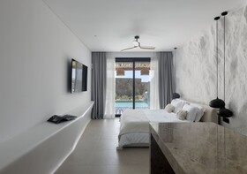 White Art Suites