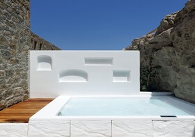 White Art Suites