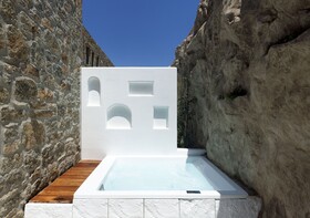White Art Suites