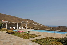 Yakinthos Residence