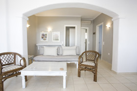 Yakinthos Residence