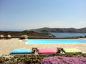 Yakinthos Residence