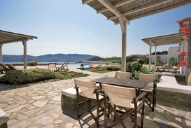 Yakinthos Residence