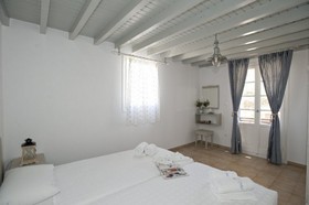 Gryparis' Club Apartments