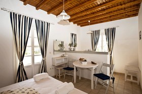 Gryparis' Club Apartments