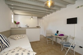 Gryparis' Club Apartments