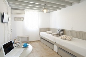 Gryparis' Club Apartments