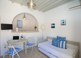 Gryparis' Club Apartments