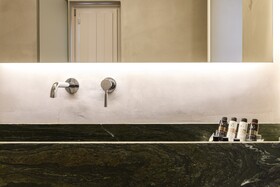 Muro Suites