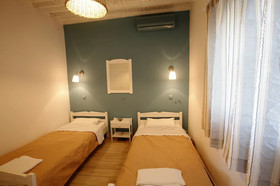Nikos Rooms