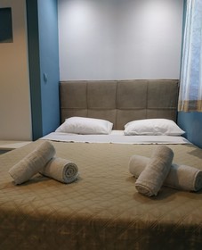 Nikos Rooms