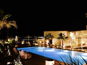 Queen Boutique Suites
