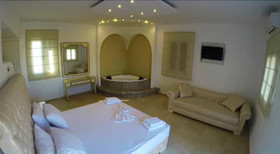Queen Boutique Suites
