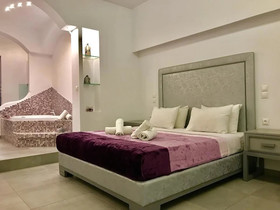 Queen Boutique Suites