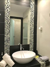 Queen Boutique Suites