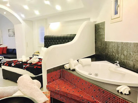 Queen Boutique Suites