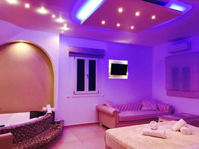 Queen Boutique Suites