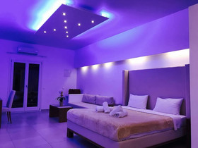 Queen Boutique Suites