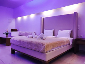 Queen Boutique Suites