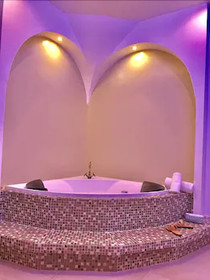 Queen Boutique Suites