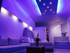 Queen Boutique Suites
