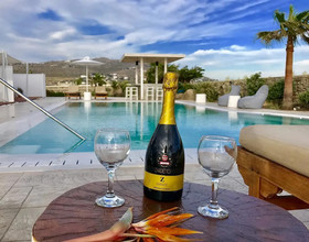 Queen Boutique Suites