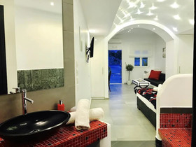Queen Boutique Suites